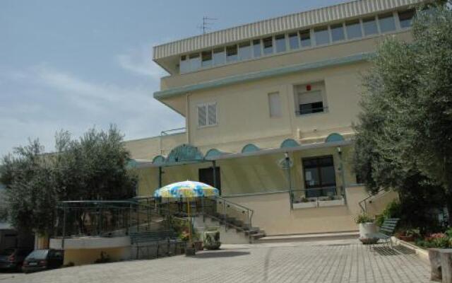 Hotel Ristorante Verna Ортона вид на фасад