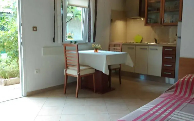 Eleonora Apartments