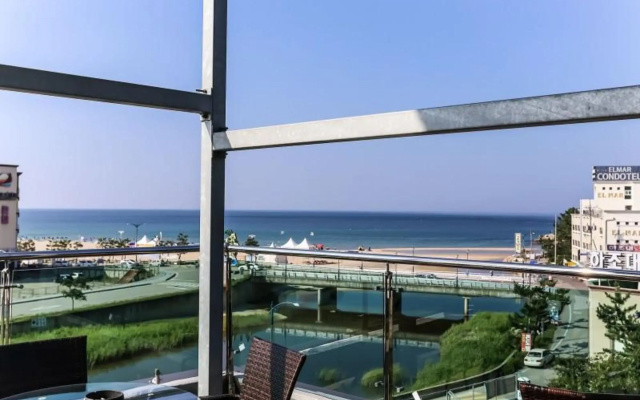 Yangyang Hajodae Beach House Pension