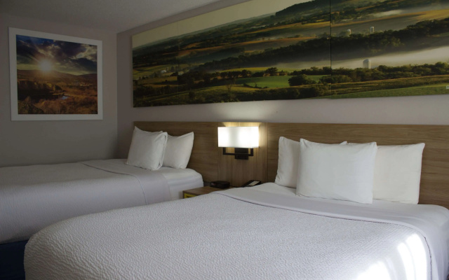 Days Inn by Wyndham Colby