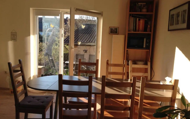 Ferienwohnung Mit Garten in Koln