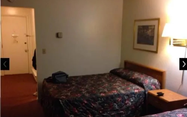 Super 9 Motel