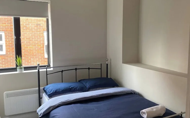 Charming Beckenham Apartment With Private Balcony