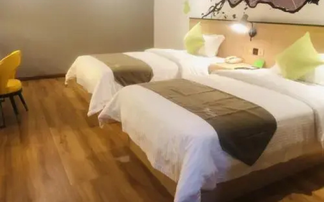 Xincheng Hotel (Luotian City Plaza)