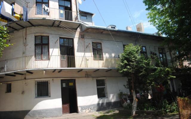 Play Hostel вид на фасад