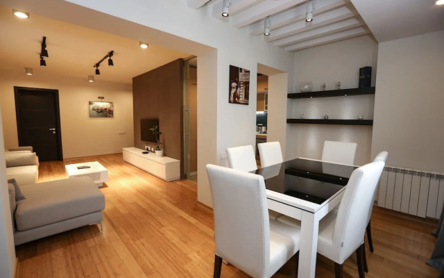 Hosthub-2BR Near Dry Bridge SmartTV