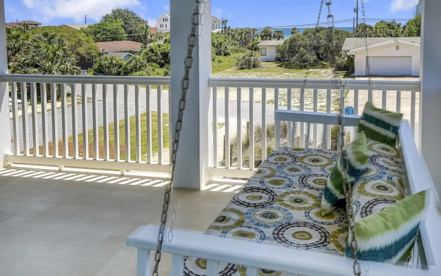 5 Bed, 5 Bath Beach Home/only a 3 Minute Walk To The Beach! Sleeps 12