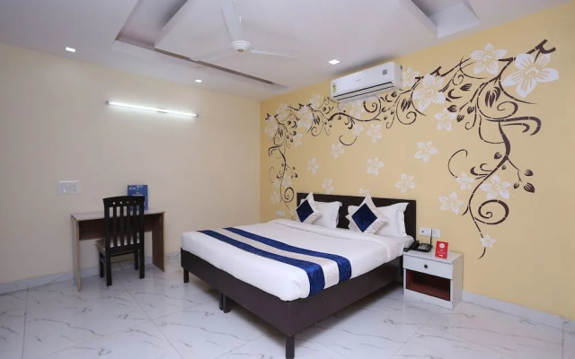 OYO 10008 Hotel Golden Tree