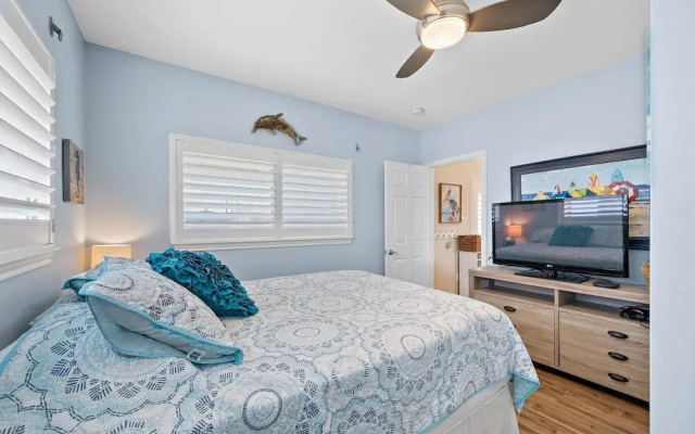 Purple Pelican Paradise by Ryson Vacation Rentals