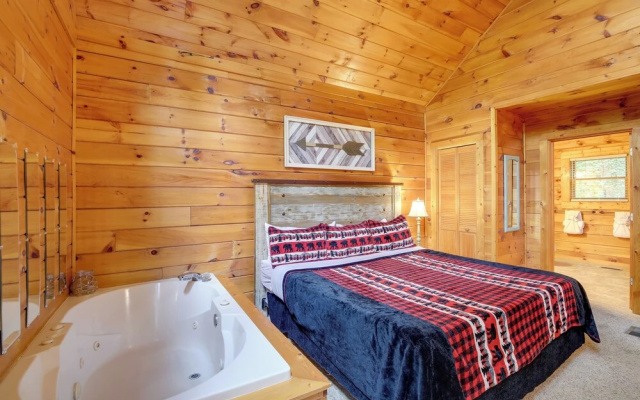 Hot Tub + Pool Table: Secluded Seiverville Cabin