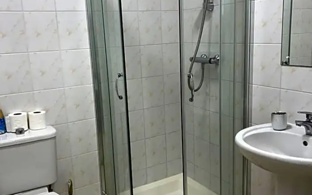 Lovely Double Room in serviced apartment - London