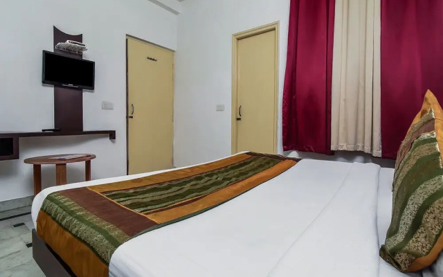 OYO 16359 Optimum Sheela Inn