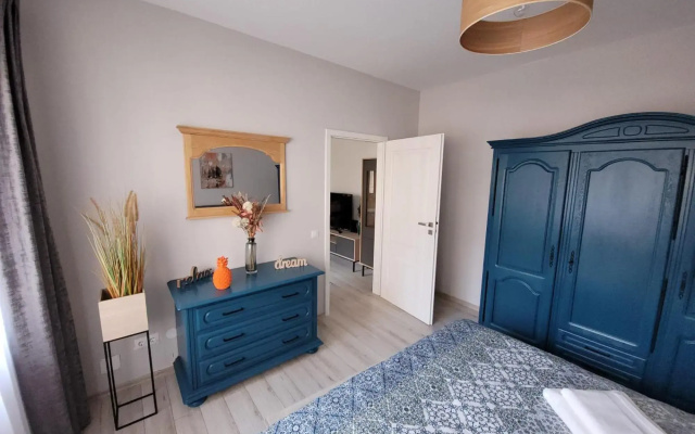 Lovely Apartment Near City Center (w/ Parking)