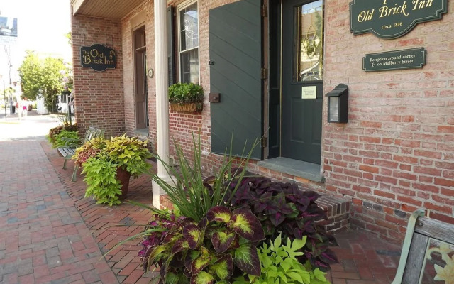 Old Brick Inn