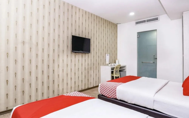 OYO 519 Domus Hotel