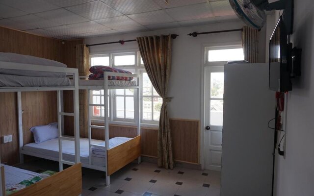 Dalat Backpackers Hostel Далат комната для гостей