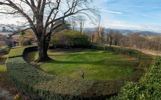 Charming Castle Stay, Robella