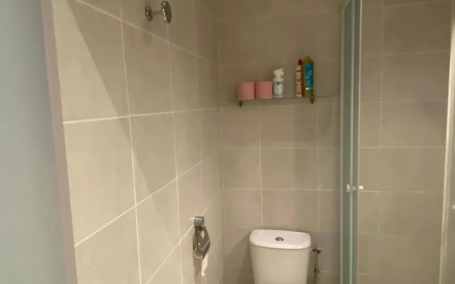 Studio tout équipé avec chambre indépendante