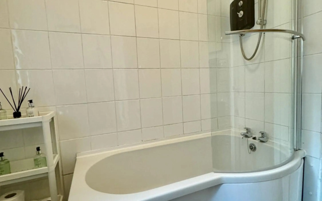 Large CityCentre Townhouse & Pool Table with Offroad Parking