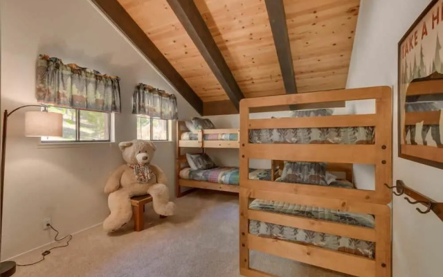 The Knotty Bear - Three Bedroom Home
