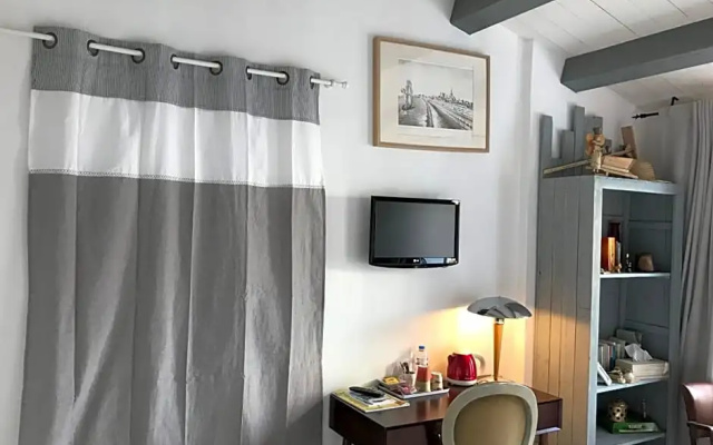 Les Yeux Bleus Bed & Breakfast
