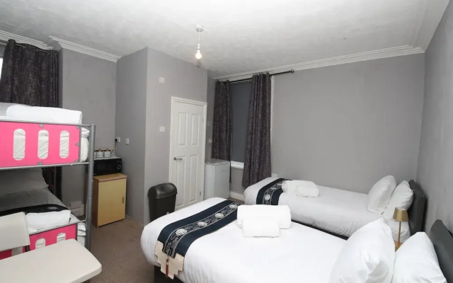Woodville Lodge Leeds Free Parking Direct Bus to City Centre