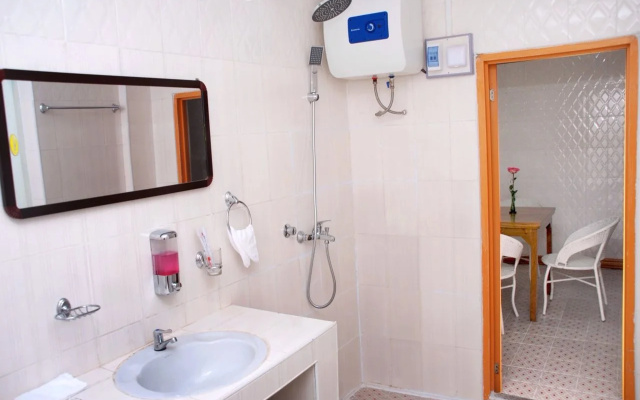 Than Lwin Hotel