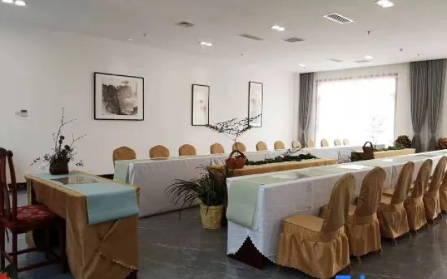 Yunmeng Linshu Villa Hotel