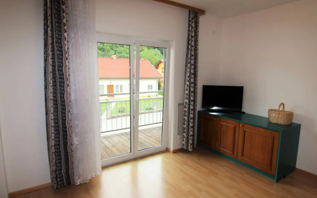 Comfy Apartment With Garden, Balcony, Bbq,table Tennis Table