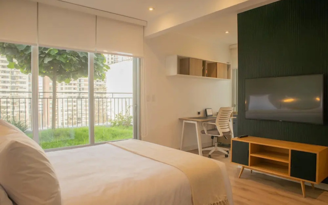 w Inviting 3BR w Balcony in Hip Miraflores