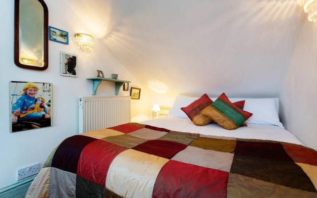 Veeve - The Attic Studio