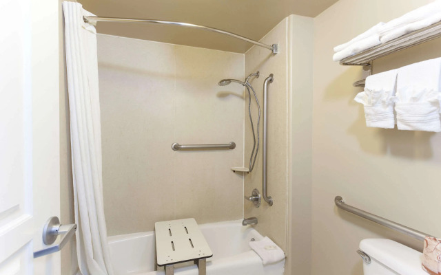 Days Inn By Wyndham Birmingham/West