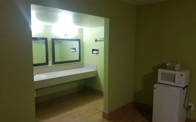 Frontier Motel
