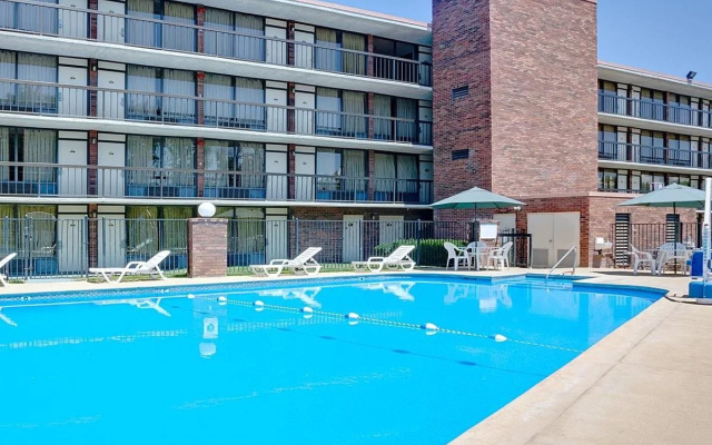 Siegel Suites 7th Street Apartments