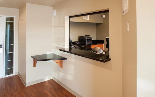 WoodSpring Suites Junction City