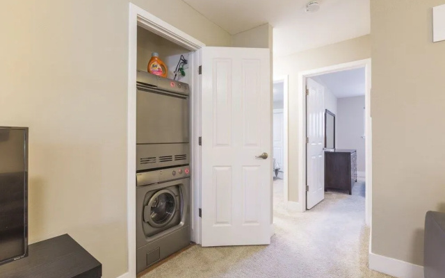 Bright Unit Near Silicon Valley - Washer & Dryer