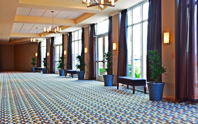 DoubleTree by Hilton Chicago Midway Airport