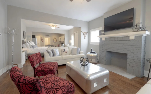 Laurel Pearl-Sleeps 5-1Bd