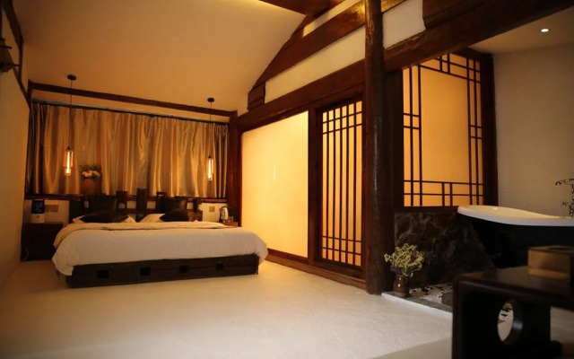 Lijiang Passing Through Hostel