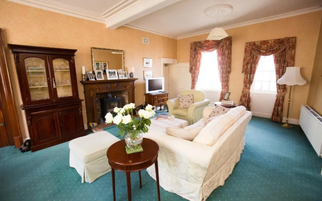 Dufferin Coaching Inn & Hall