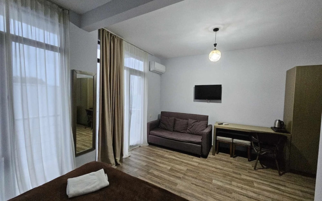 Отель IVERI BEACH