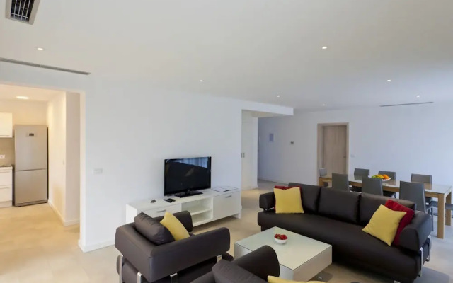 Villa in Novigrad With Pool & Rooftop Terrace