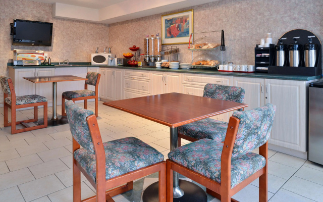 Lexington Inn & Suites Windsor