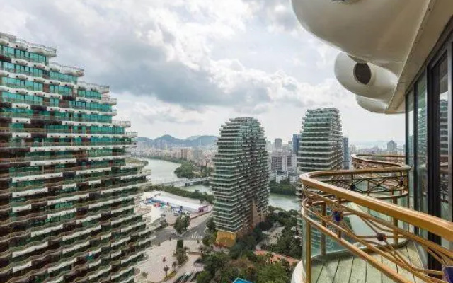 Lanmeng Zhuzhilian Holiday Hotel (Sanya Meili Zhiguan)