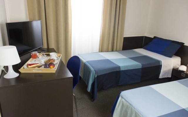 Hotel 7 Mari