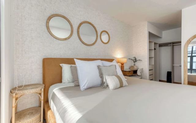 Centric 2 BR Condo - Gym - Open Air Cinema