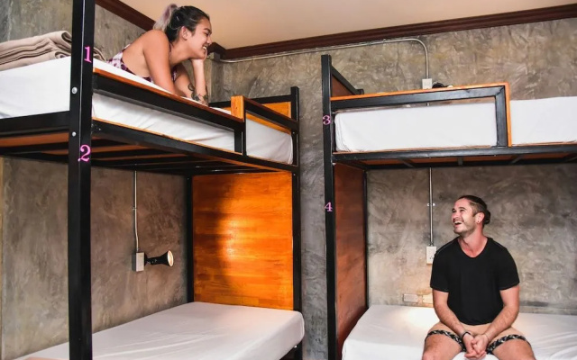 Mad Monkey Koh Phangan Hostel - Adults Only