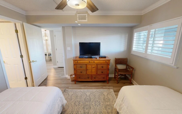 Beach House 202a 2 Bedroom Condo