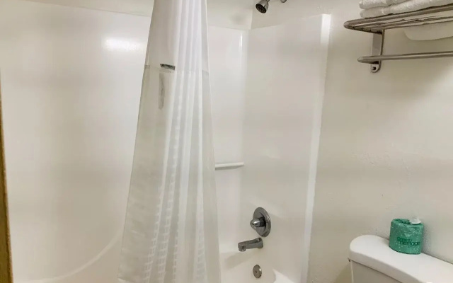 Days Inn by Wyndham Troy IL