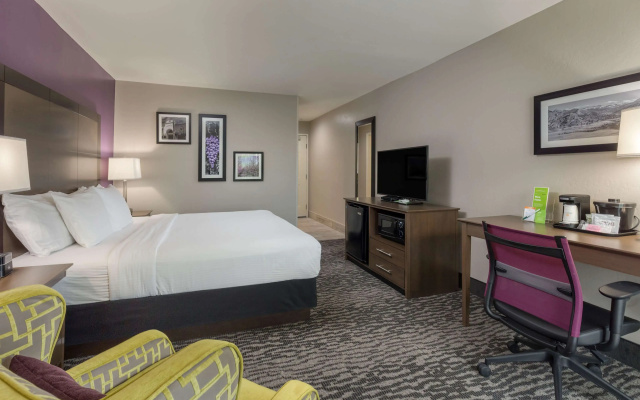 La Quinta Inn & Suites by Wyndham Visalia/Sequoia Gateway